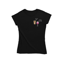 Lade das Bild in den Galerie-Viewer, She loves me more - Bio Shirt Damen
